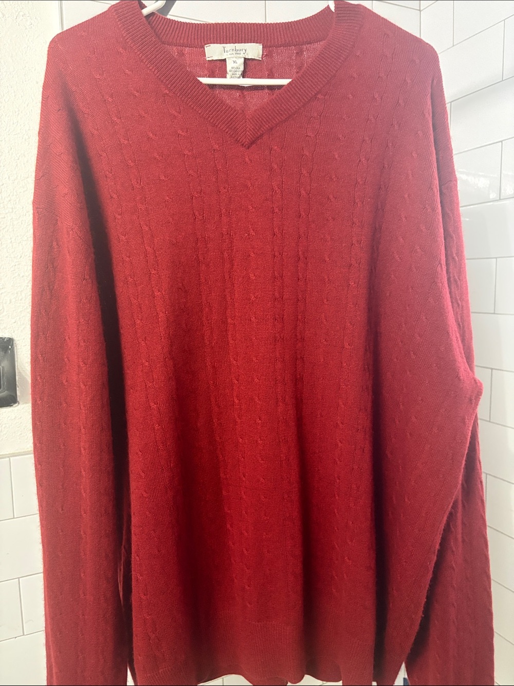 Turnbury Men's V-Neck Cashmere/ Silk Cable Knit Sweater in Crimson Red